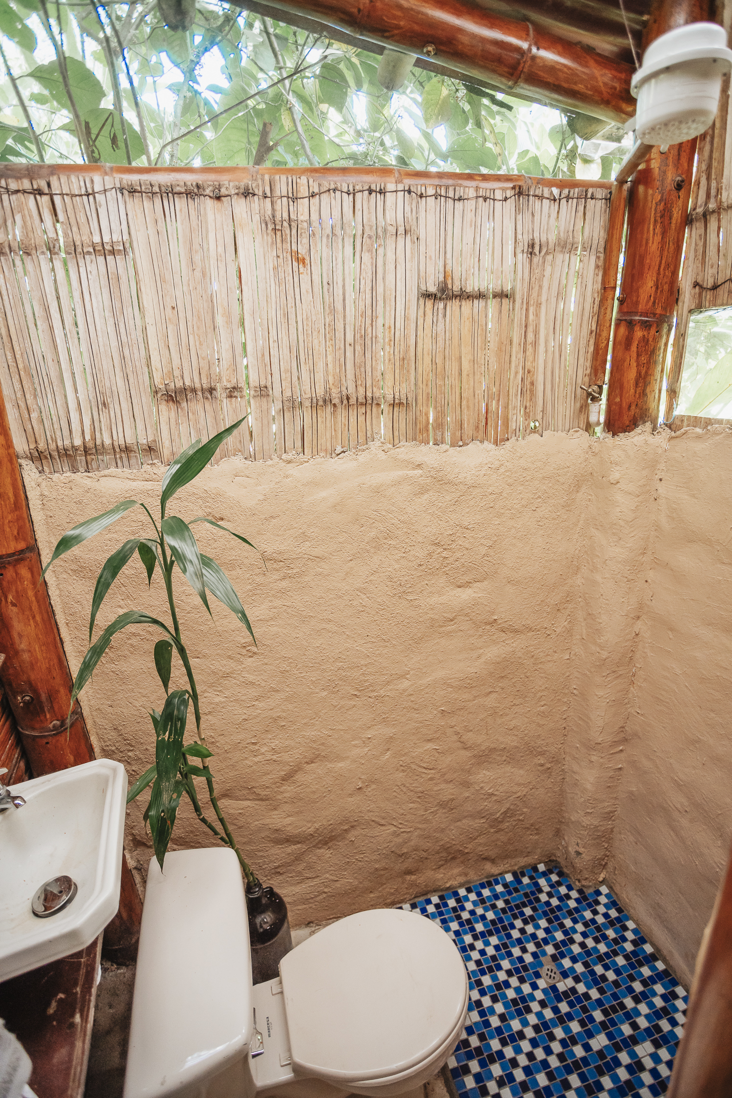 Baño rústico de Casa Azul